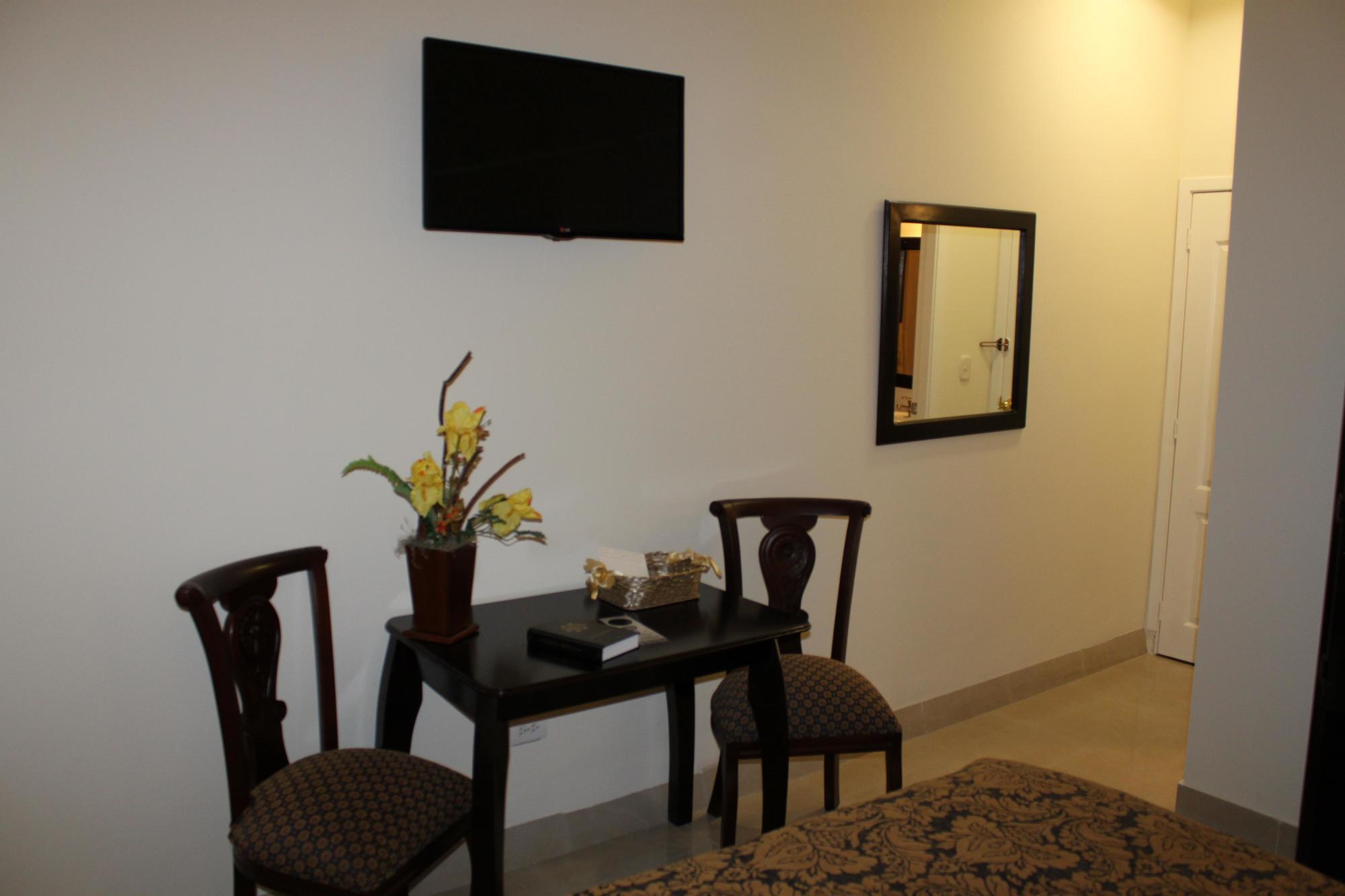 Victoria'S Park Hotel Armenia  Buitenkant foto