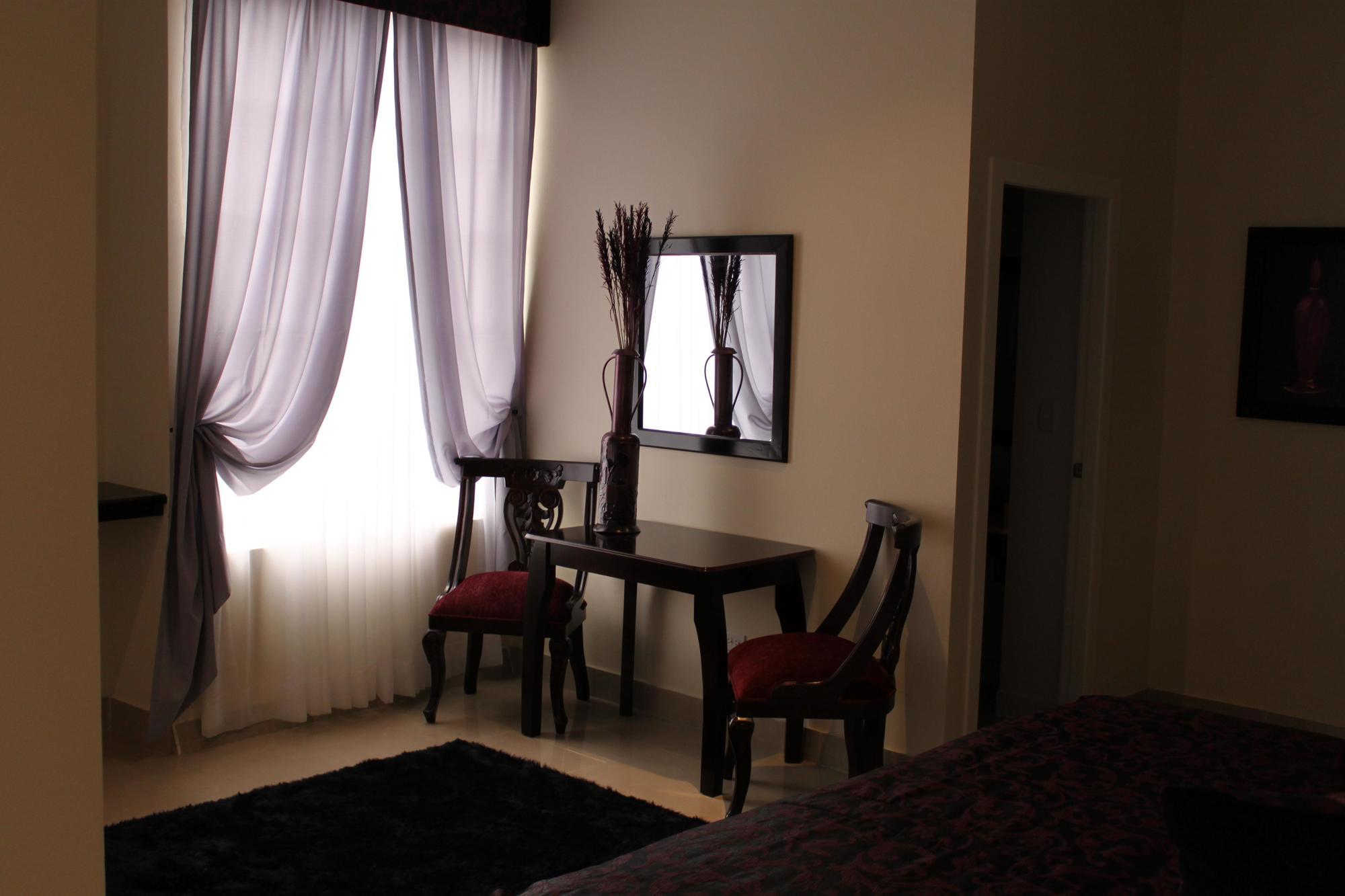 Victoria'S Park Hotel Armenia  Buitenkant foto