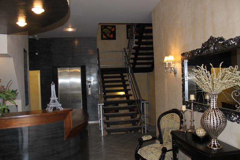 Victoria'S Park Hotel Armenia  Buitenkant foto