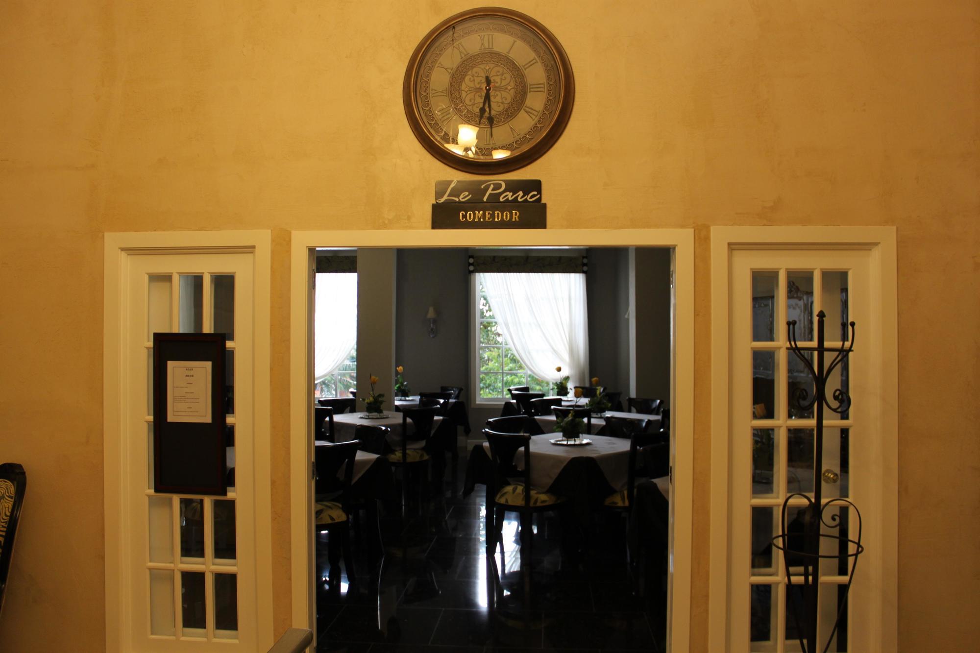 Victoria'S Park Hotel Armenia  Buitenkant foto