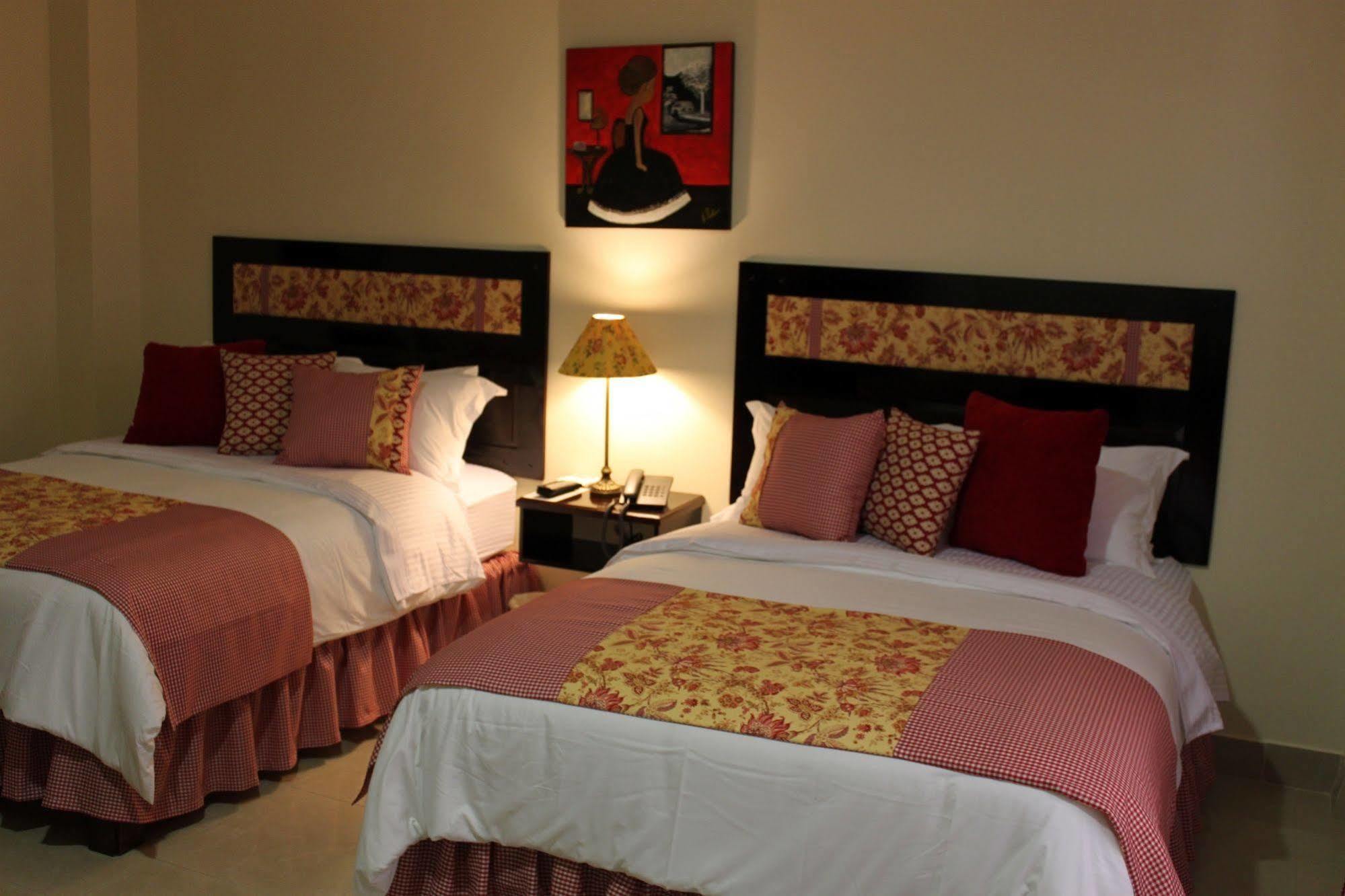 Victoria'S Park Hotel Armenia  Buitenkant foto